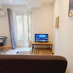 Apartment Via Domitia