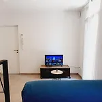 Via Domitia Apartment *