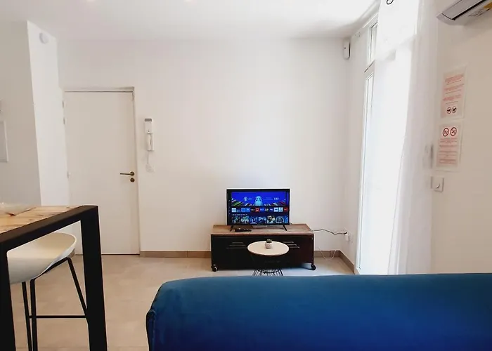 Via Domitia Apartment *